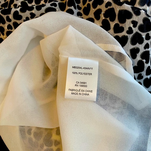 Women's Heart Patterned Blouse - Picture 15 of 15